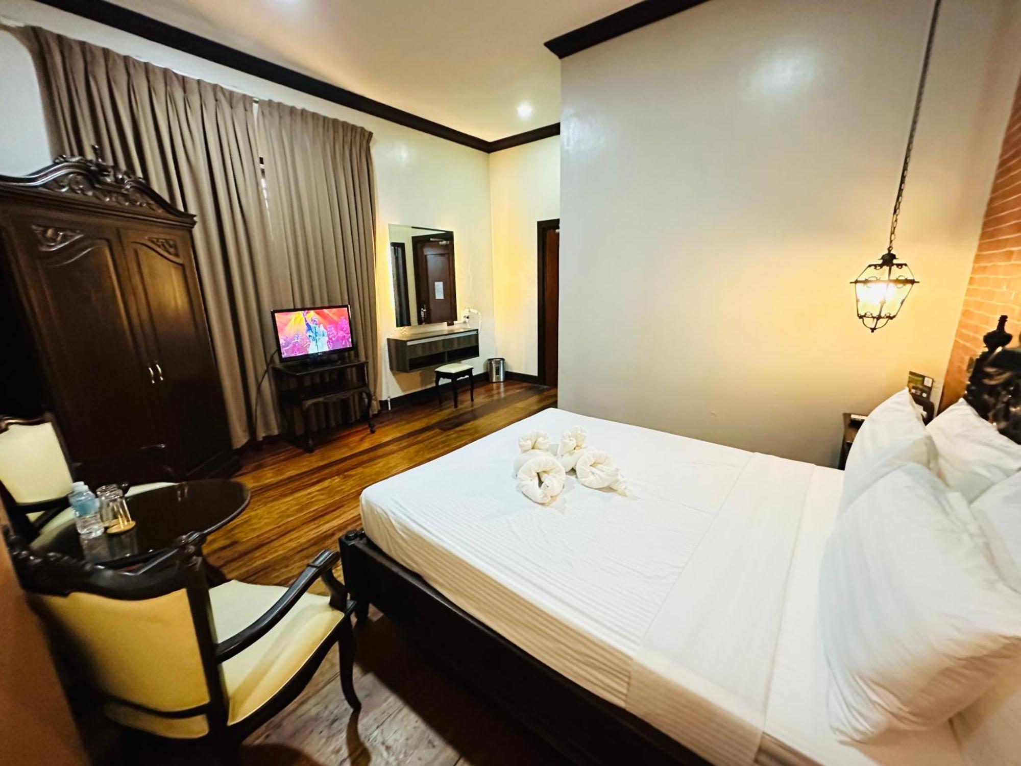 Vigan Plaza Hotel Exterior foto