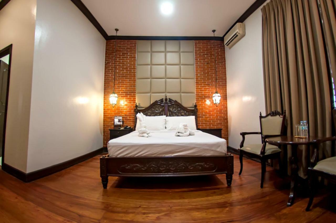Vigan Plaza Hotel Exterior foto